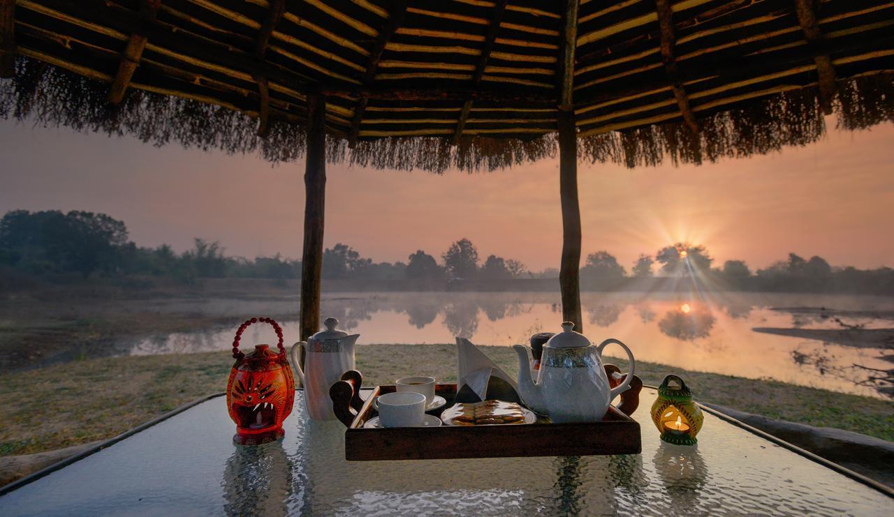 Pench Jungle Camp Hotel Khawasa ภายนอก รูปภาพ