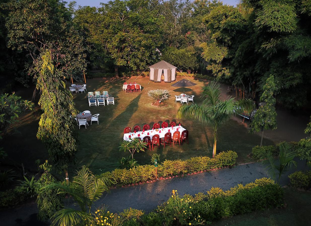 Pench Jungle Camp Hotel Khawasa ภายนอก รูปภาพ